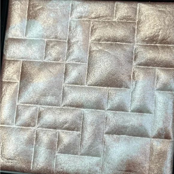 Bobbi Brown Highlighting Powder - Picture 4 of 16